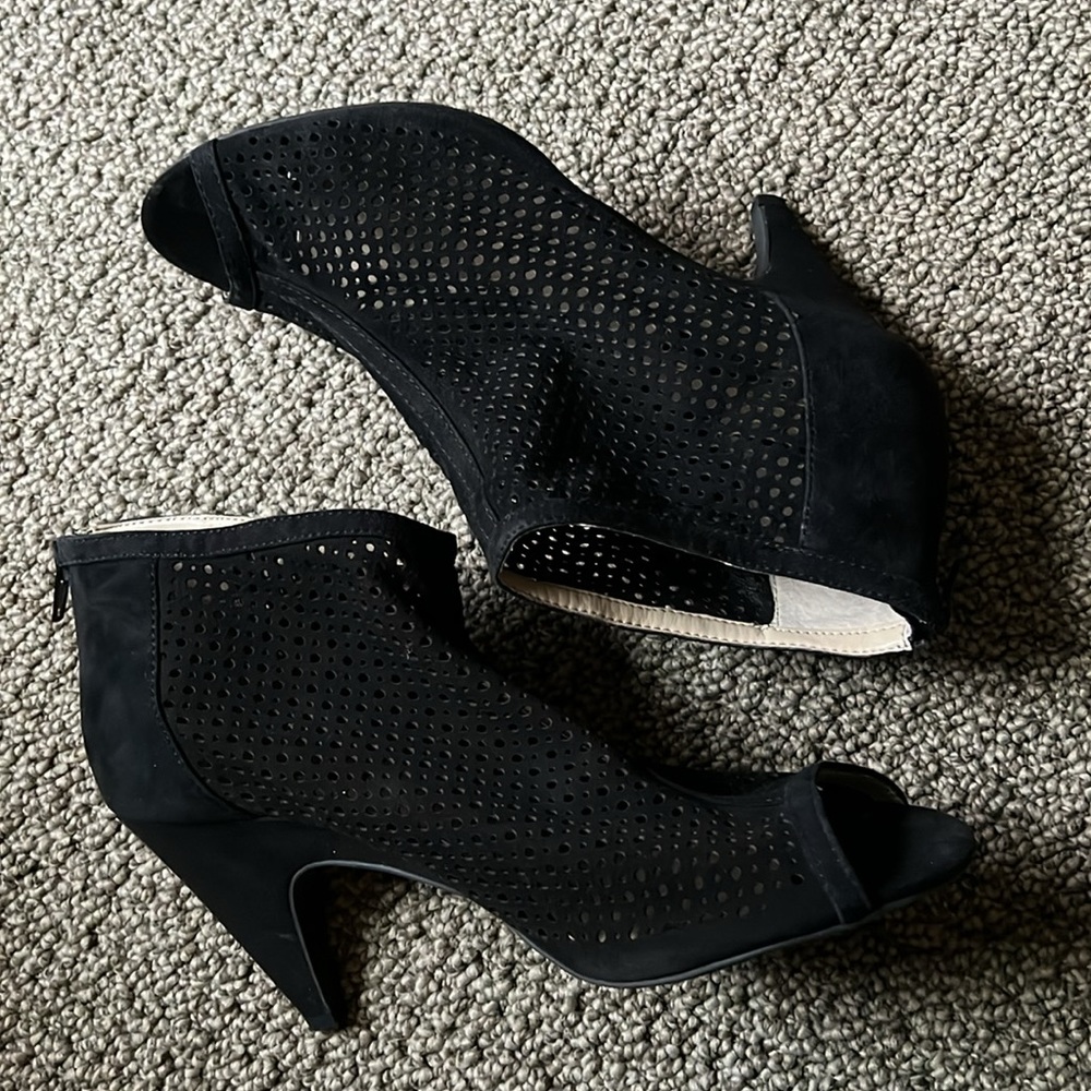 INC Guthrie Suede Caged Sandal Black Size 11